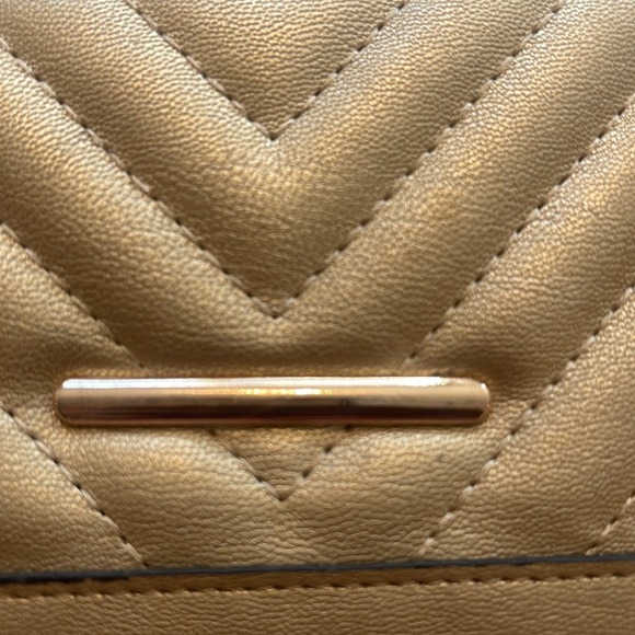 Nice Gold Wallet - Picture 3 of 8